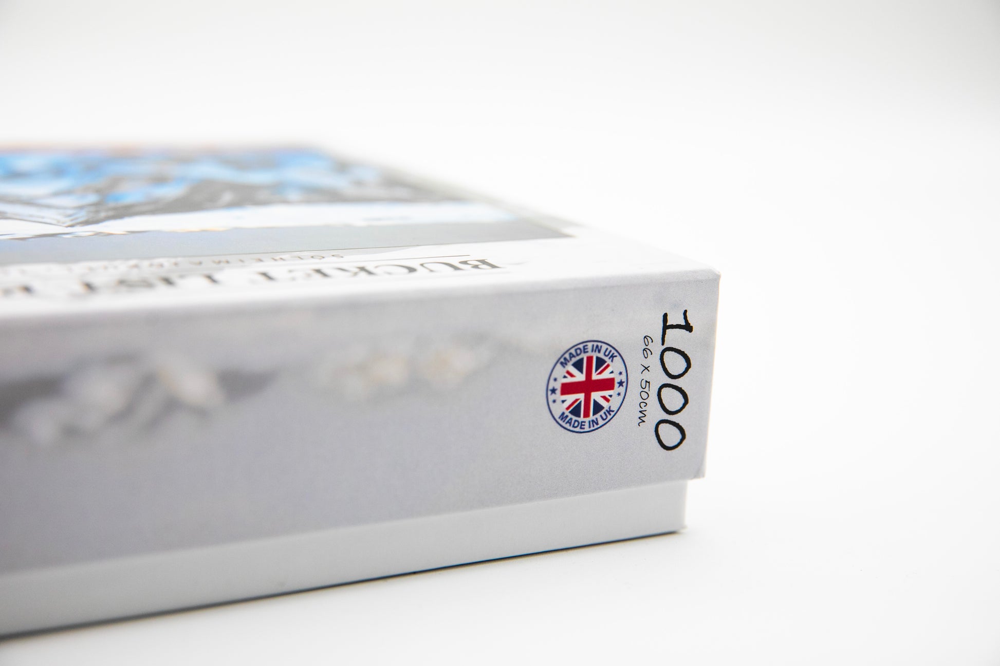 Jigsaw puzzle box with a Union Jack logo and '1000' pieces on a white background